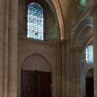 Basilique de Saint-Denis - Interior, narthex looking northwest, center portal