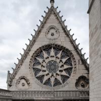 Basilique de Saint-Denis - Exterior, western frontispiece, roof, gable window looking east