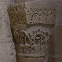 Basilique de Saint-Denis - Interior, crypt, south aisle, outer dado, shaft capital