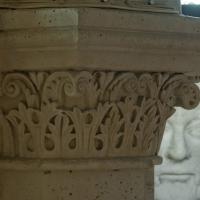 Basilique de Saint-Denis - Interior, crypt, north ambulatory, outer wall, vaulting pier capital