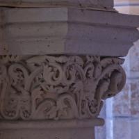 Basilique de Saint-Denis - Interior, crypt, north ambulatory, outer wall, vaulting pier capital