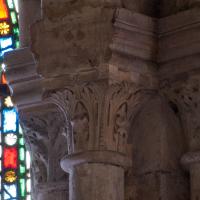 Basilique de Saint-Denis - Interior, chevet, south radiating chapel, vaulting shaft capital
