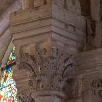 Basilique de Saint-Denis - Interior, chevet, south outer ambulatory, vaulting shaft capital