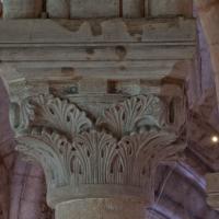 Basilique de Saint-Denis - Interior, chevet, north inner ambulatory, pier capital