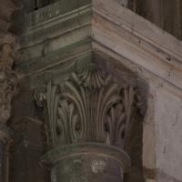 Basilique de Saint-Denis - Interior, chevet, north outer ambulatory, vaulting shaft capital