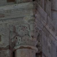 Basilique de Saint-Denis - Interior, chevet, north outer ambulatory, vaulting shaft capital