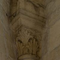 Basilique de Saint-Denis - Interior, western frontispiece, central vessel, south clerestory, shaft capital