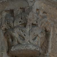 Basilique de Saint-Denis - Interior, western frontispiece, central upper chapel, south clerestory, vaulting shaft capital