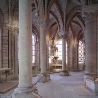 Basilique de Saint-Denis - Interior, chevet, north ambulatory looking east, radiating chapels