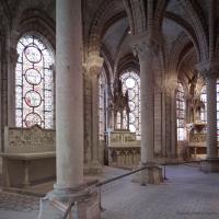 Basilique de Saint-Denis - Interior, chevet, northeast ambulatory looking southeast, axial chapel