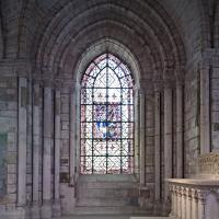 Basilique de Saint-Denis - Interior, chevet, north ambulatory looking north, chapel elevation