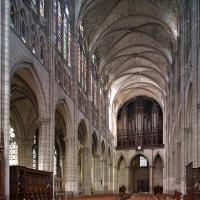 Basilique de Saint-Denis - Interior, crossing, looking southwest