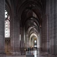 Basilique de Saint-Denis - Interior, nave, south aisle looking west