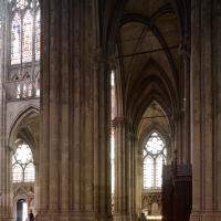 Basilique de Saint-Denis - Interior, nave, north narthex aisle looking south
