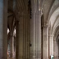 Basilique de Saint-Denis - Interior, narthex, south aisle looking northeast, column detail