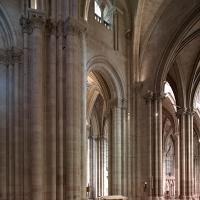 Basilique de Saint-Denis - Interior, narthex, central bay looking northeast 