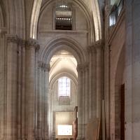 Basilique de Saint-Denis - Interior, narthex, center portal bay looking south
