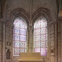 Basilique de Saint-Denis - Interior, chevet, northeast ambulatory looking northeast, radiating chapel elevation