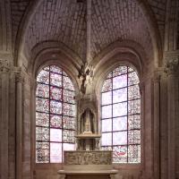 Basilique de Saint-Denis - Interior, chevet, east ambulatory looking east, axial chapel elevation