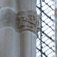 Église Notre-Dame de Saint-Père-sous-Vézelay - Interior, chevet, north clerestory, vaulting shaft capital