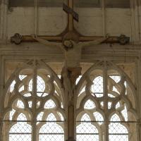 Église Saint-Thibault - Interior, chevet, hemicycle, crucifix
