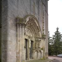Église Saint-Thibault - Exterior, north transept portal, looking west
