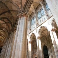 Église Notre-Dame de Semur-en-Auxois - Interior, south nave aisle looking west, and north nave elevation