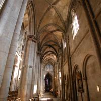 Église Notre-Dame de Semur-en-Auxois - Interior, south nave aisle looking east