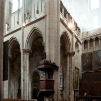 Église Notre-Dame de Semur-en-Auxois - Interior, north transept and nave from crossing