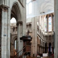 Église Notre-Dame de Semur-en-Auxois - Interior, crossing and chevet looking northeast