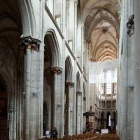 Église Notre-Dame de Semur-en-Auxois - Interior, nave elevation looking east