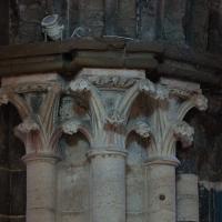 Église Notre-Dame de Semur-en-Auxois - Interior, chevet, ambulatory, outer wall, vaulting shaft capitals