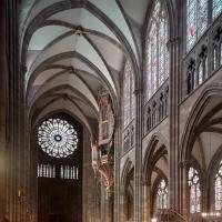Cathédrale Notre-Dame de Strasbourg - Interior, nave near crossing looking northwest