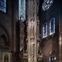 Cathédrale Notre-Dame de Strasbourg - Interior, south transept looking southeast, sculptural column