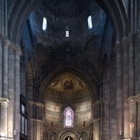 Cathédrale Notre-Dame de Strasbourg - Interior, nave looking east through crossing, apse elevation