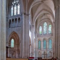 Église Notre-Dame-de-l’Assomption de Taverny - Interior, south transept looking northwest into crossing and north transept