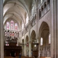 Église Notre-Dame-de-l’Assomption de Taverny - Interior, crossing looking northwest into nave