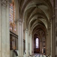 Cathédrale Saint-Gatien de Tours - Interior, south ambulatory aisle looking west
