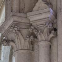 Cathédrale Saint-Gatien de Tours - Interior, chevet, south aisle, vaulting shaft capitals