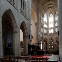 Église de la Trinité de Vendôme - Interior, north anve elevation looking into crossing and chevet