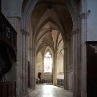Église de la Trinité de Vendôme - Interior, south chevet aisle, ambulatory, looking east