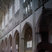 Église de la Trinité de Vendôme - Interior, north nave elevation looking northwest, pulpit
