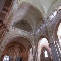Église Sainte-Marie-Madeleine de Vézelay - Interior, narthex vaulting looking east