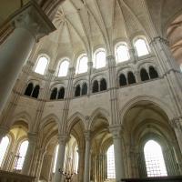 Église Sainte-Marie-Madeleine de Vézelay - Interior, north choir aisle looking southeast