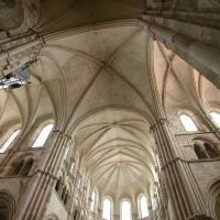 Église Sainte-Marie-Madeleine de Vézelay - Interior, crossing vaults