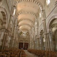 Église Sainte-Marie-Madeleine de Vézelay - Interior, nave looking west