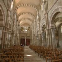 Église Sainte-Marie-Madeleine de Vézelay - Interior, nave looking west