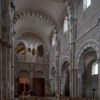 Église Sainte-Marie-Madeleine de Vézelay - Interior, nave elevation looking west