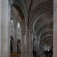 Église Sainte-Marie-Madeleine de Vézelay - Interior, north nave aisle looking west