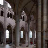 Église Sainte-Marie-Madeleine de Vézelay - Interior, chevet and ambulatory looking northeast